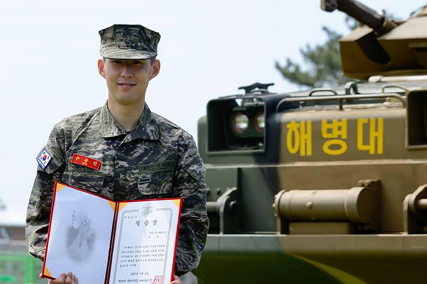 Son Heung-min  zakończył szkolenie wojskowe