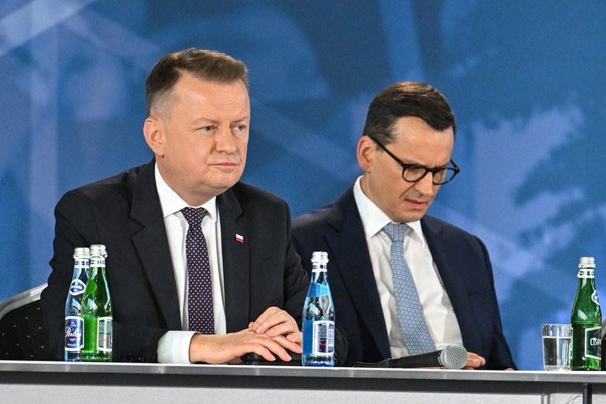 Mateusz Morawiecki i Mariusz Błaszczak w czasie kongresu Prawa i Sprawiedliwości 12 października 2024 r.
