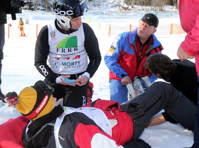 Podczas III Memoriału im. Marii Kaczyńskiej, jaki odbył się na stoku Polczakówka w Rabce-Zdroju wypadkowi uległ startujący w zawodach poseł PiS Adam Kwiatkowski