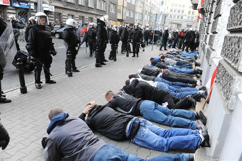 policja, zadyma, demonstracja, dzień niepodległości