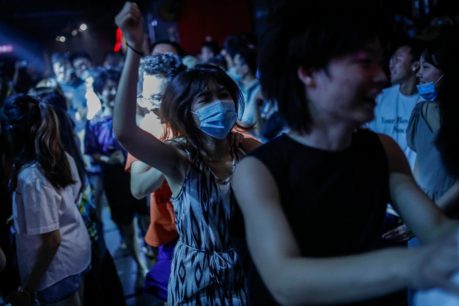 Mladima u Kini se nameće sistem označen sa brojem 996