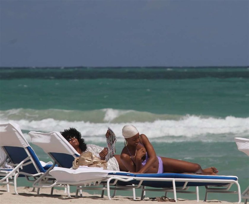 Tak gwiazda na plaży się smaży. FOTKI