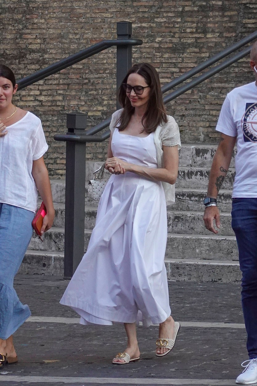 Angelina Jolie megtalálta a tökéletes nyári ruhát