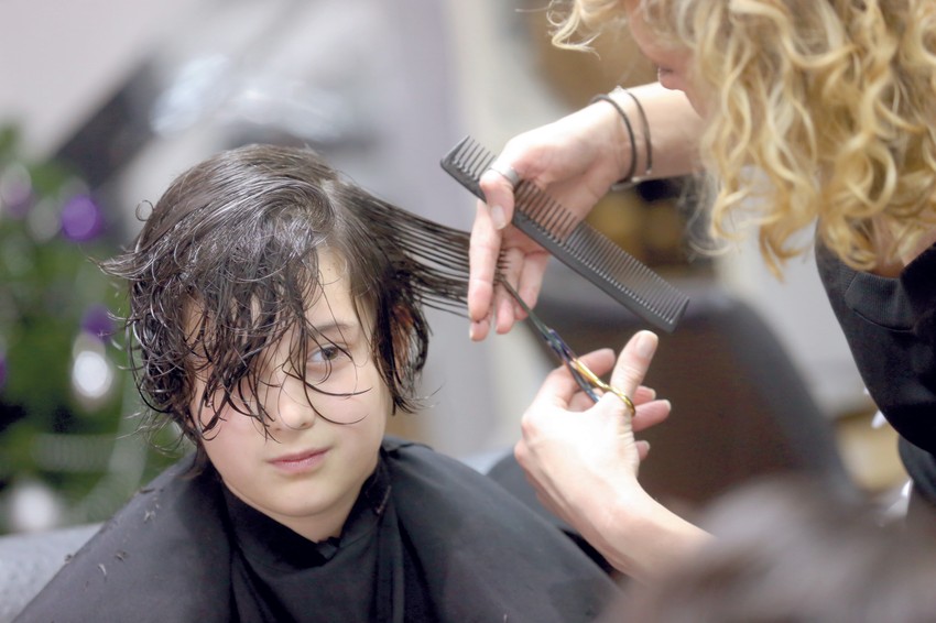 Nađi je bilo malo žao kose, ali se ošišala da bi pomogla svim mamama, bakama, ženama koje se leče od raka