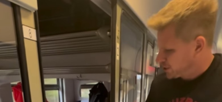 Filip Chajzer zrobił to w pociągu. "Udawane Intercity" [WIDEO]