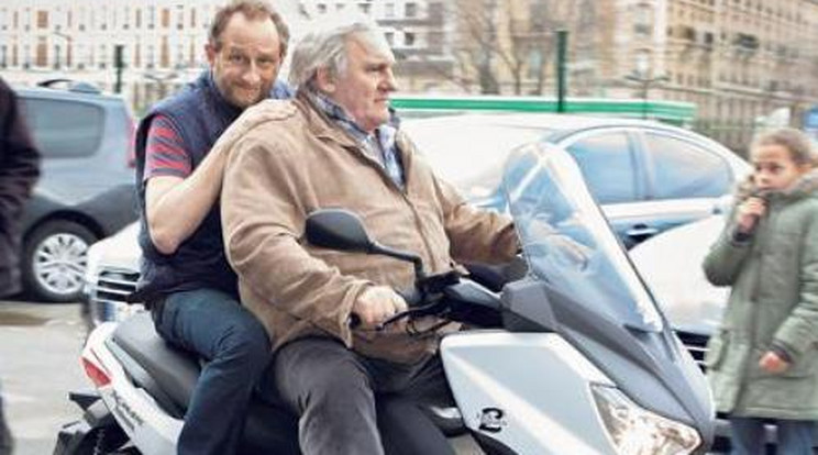 Megvadult disznók közt száguldozott Depardieu