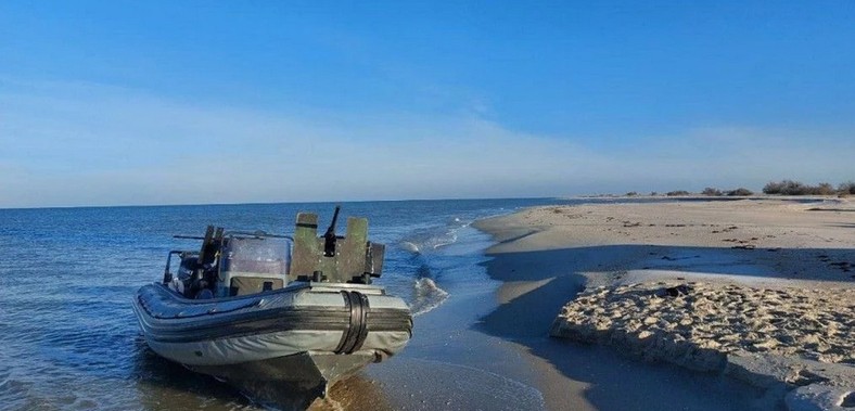 Zdobyta przez Rosjan łódź ukraińska, biorąca udział w jednej z nieudanych prób desantu dywersantów w okolicach Krymu