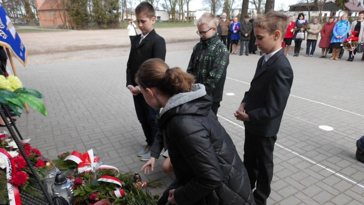 Tragicznie zmarły w Smoleńsku Marek Uleryk został wybrany patronem szkoły w Dziewierzewie. W oficjalnych uroczystościach nadania placówce jego imienia ma wziąć udział prezydent Andrzej Duda.