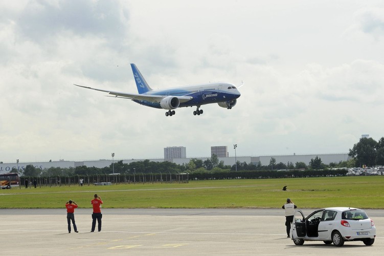 Najnowocześniejszy samolot świata Boeing 787 Dreamliner na 49. Air Paris Show.