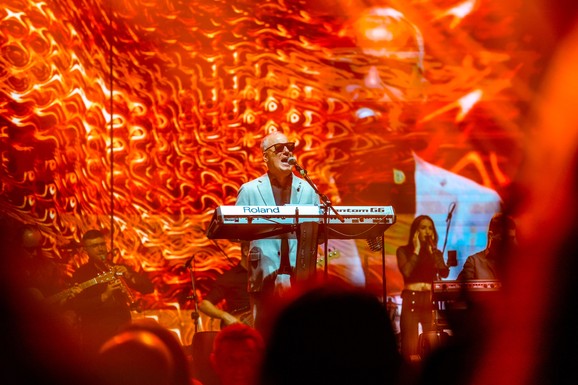 SREMSKA MITROVICA U ZNAKU LJUBAVI: Spektakl Saša Matić o kom će se dugo pričati