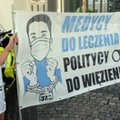 "Gdyby przyszli do nas politycy, wsadzilibyśmy ich na taczki". Protest medyków w Warszawie