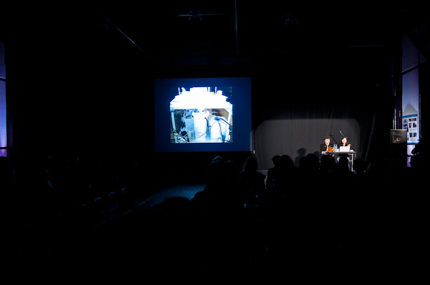 Jae Rhim Lee: Infinity Burial Project, prezentacja bio art / Krakowskie Reminiscencje Teatralne 2012 (fot. Monika Stolarska / Onet)