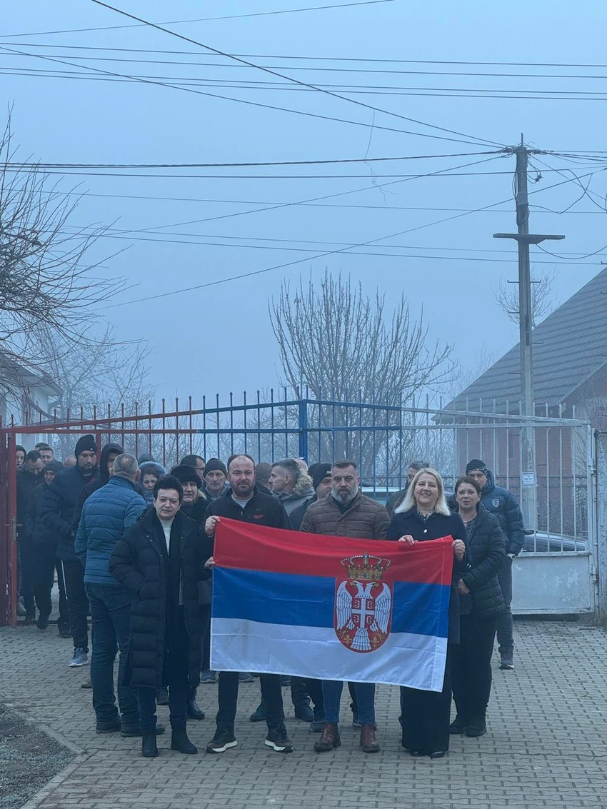 Srbi sa Kosova zajedno idu na glasanje sa trobojkom 