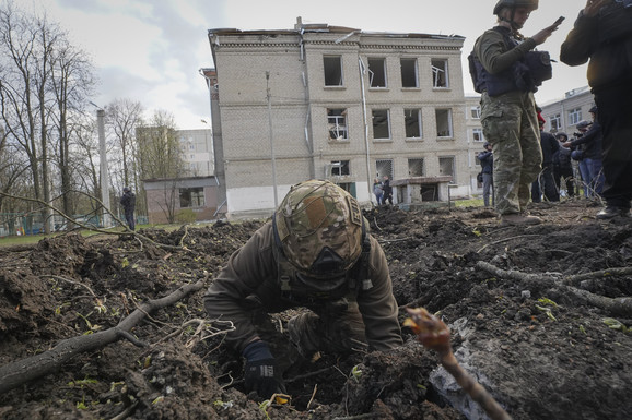 Najmanje 7 osoba, uključujući šestoro dece, ranjeno u ruskom napadu na Harkov