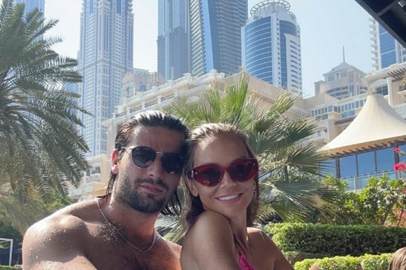 PEVAČICA (46) ZAVELA 19 GODINA MLAĐEG Prvi put progovorila o razvodu: "I posle rastanka sam živela sa bivšim mužem, išli smo i u Dubai"