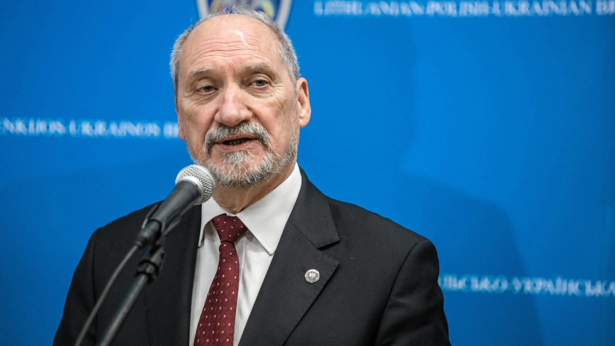 Pracownicy MON złożyli kondolencje żonie Antoniego Macierewicza, Hannie Natorze-Macierewicz z powodu śmierci jej matki, teściowej ministra.