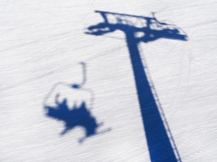 Część Alp bez śniegu. Ekspert: Narty stają się sportem dla bogatych