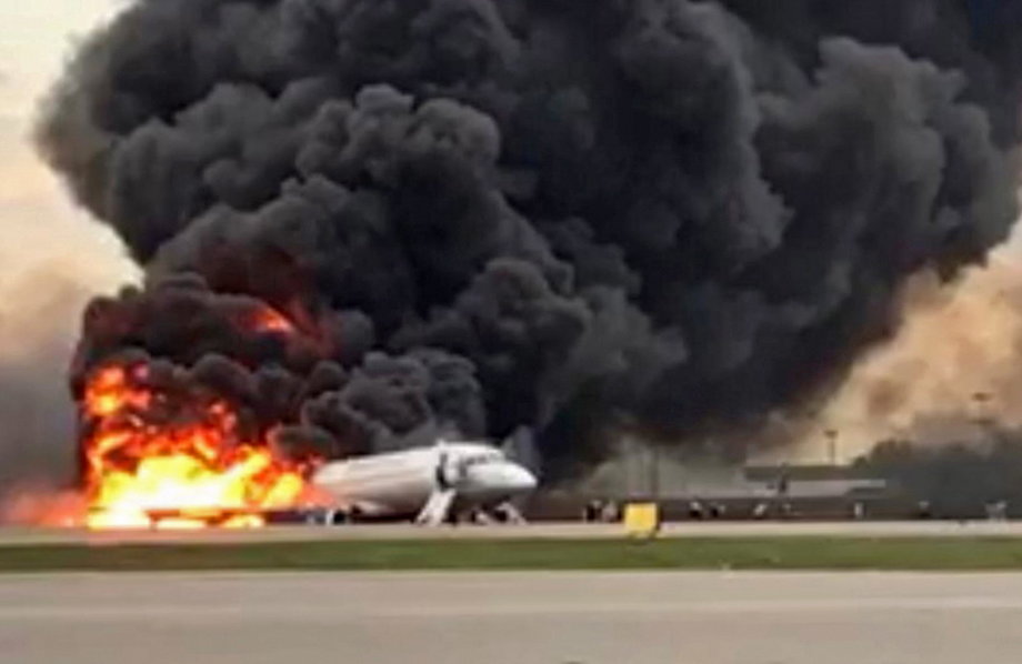 W wyniku pożaru spłonęła tylna połowa samolotu Suchoj SSJ-100 linii lotniczych Aeroflot
