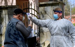 Koronawirus w Polsce. Policja: Zachowajmy się odpowiedzialnie podczas majówki [RELACJA NA ŻYWO]