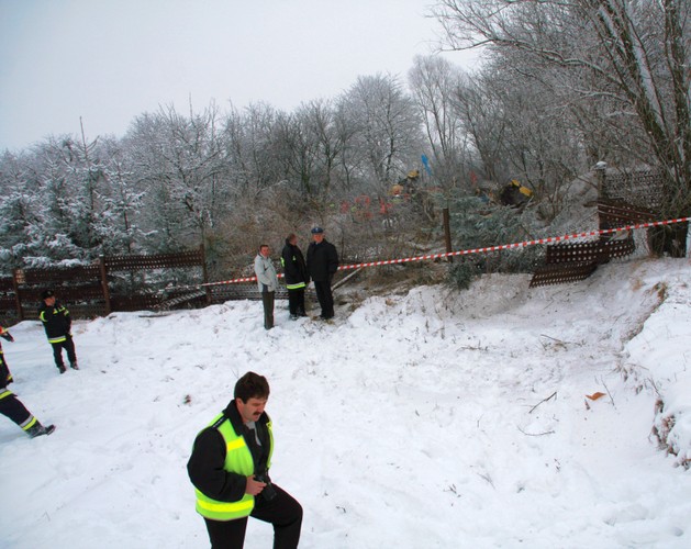 Śmigłowiec pogotowia ratunkowego spadł w Jarostowie na Dolnym Śląsku. Zginęło dwóch członków załogi
