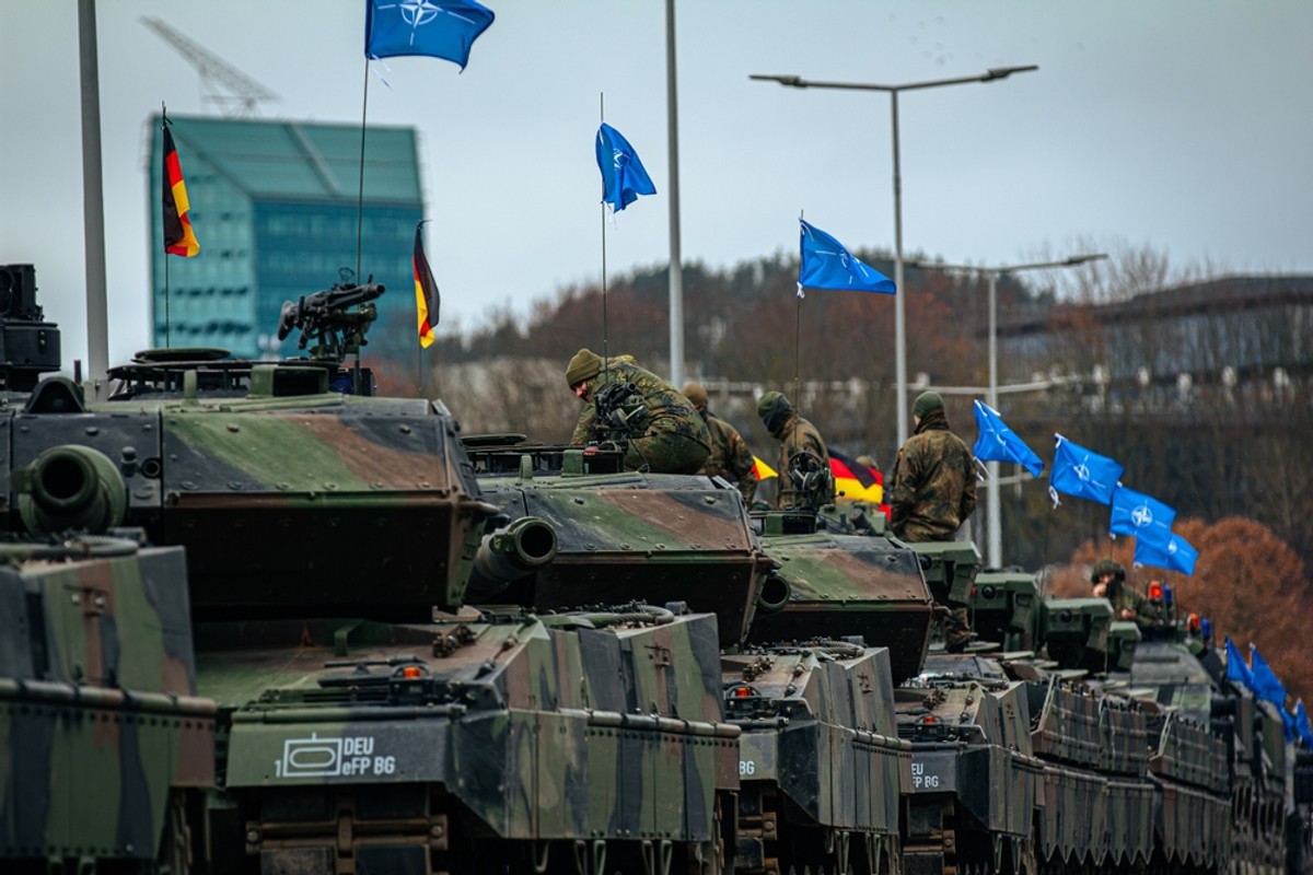 Armie państw NATO w drodze na Ukrainę. Na front jednak nie dojadą