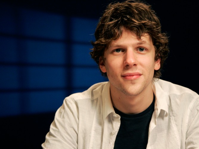 Rodzice Jesse'ego Eisenberga wyemigrowali do USA ze Szczecina, ale gwiazda 'The Social Network' swobodnie włada językiem polskim