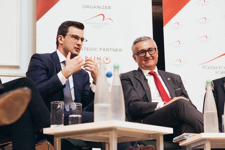 Po prawej Jacek Poświata podczas panelu na LSE Polish Economic Forum 2018 w Londynie