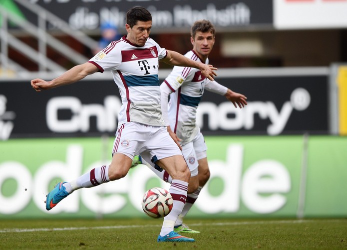 Manchester United daje 40 mln euro za Roberta Lewandowskiego