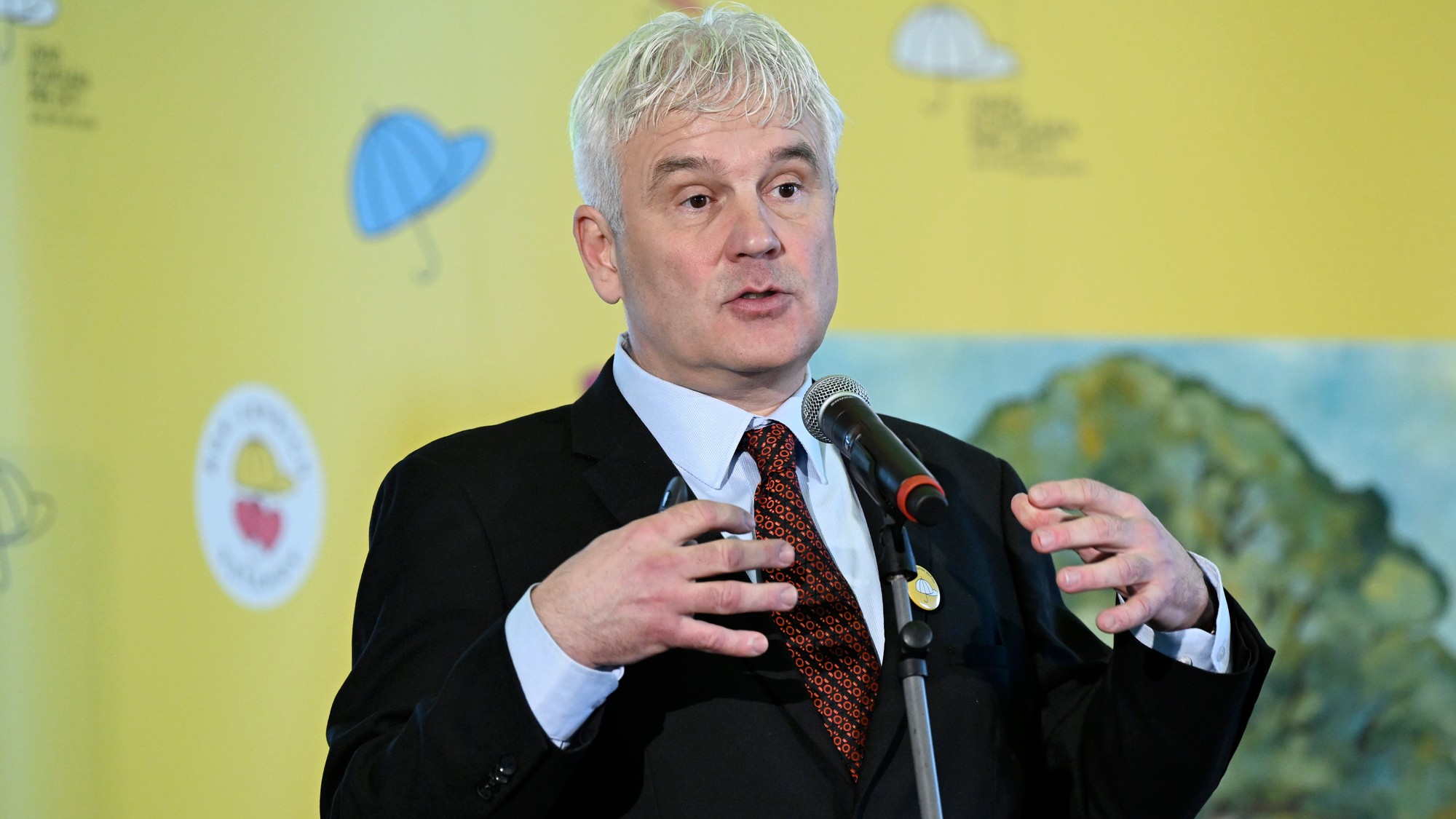 Komisár pre deti Jozef Mikloško.