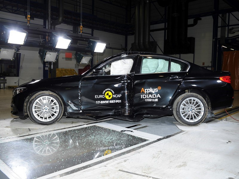 Testy zderzeniowe 5 gwiazdek dla BMW serii 5 i 3 dla