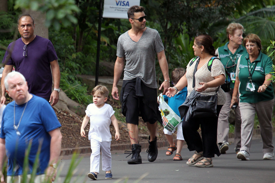 Ricky Martin z synkami (fot. Bulls Press)