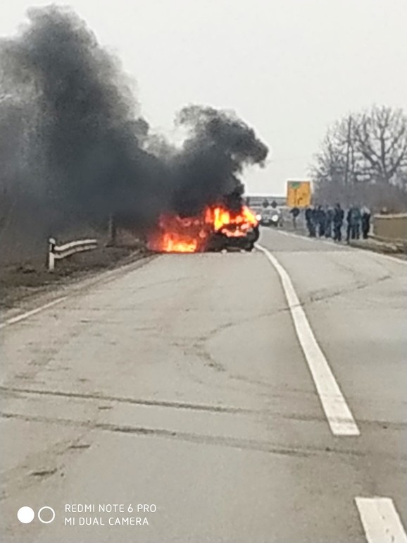 Automobil u plamenu kod Smedereva