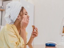 Chcesz mieć piękną cerę? TEGO lepiej unikaj! Produkty, które mają negatywny wpływ na wygląd skóry