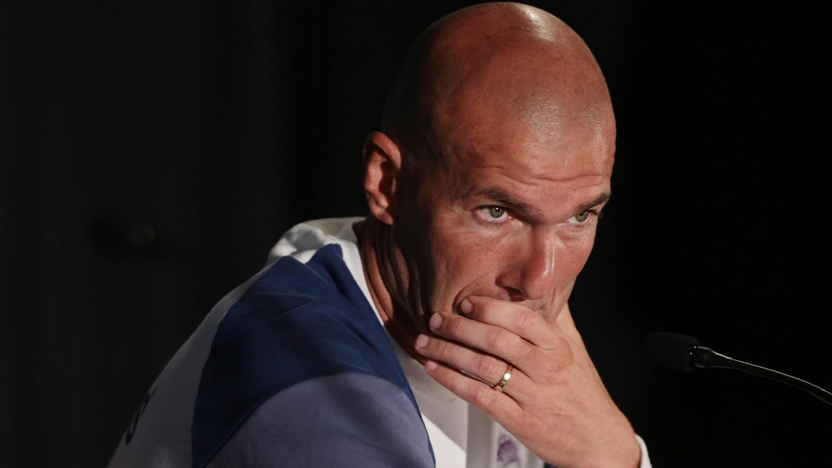 Choć Zinedine Zidane jednoznacznie nie zaprzeczył zainteresowaniu Realu Madryt Ceskiem Fabregasem, Francuz stwierdził, że jakikolwiek transfer utrudniłby sytuację w klubie. Zdobywcy trofeum Ligi Mistrzów mają imponującą linię pomocy.