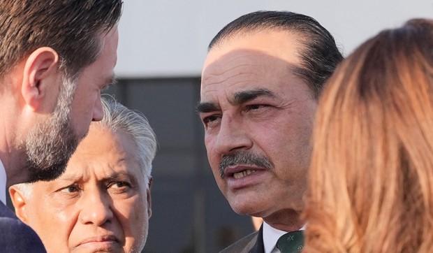 Asim Munir i Džej Di Vens