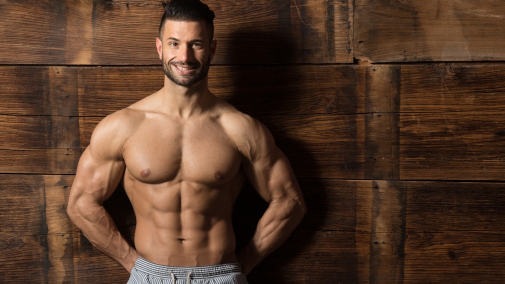 Stereotyp svalovec bez mozgu neplatí, svalnatí muži bývajú inteligentní. (ilustračné foto)