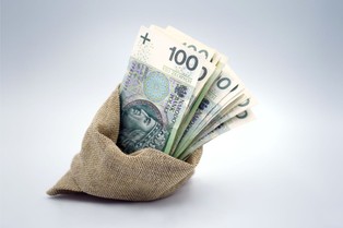 Koniec znienawidzonego podatku. Na kontach Polaków zostanie więcej pieniędzy. MF już pracuje nad zmianami. Co na to Prezydent-elekt?