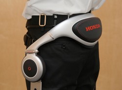 Honda bierze nogi za pas…