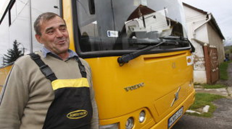 Buszsofőrként dolgozik a polgármester