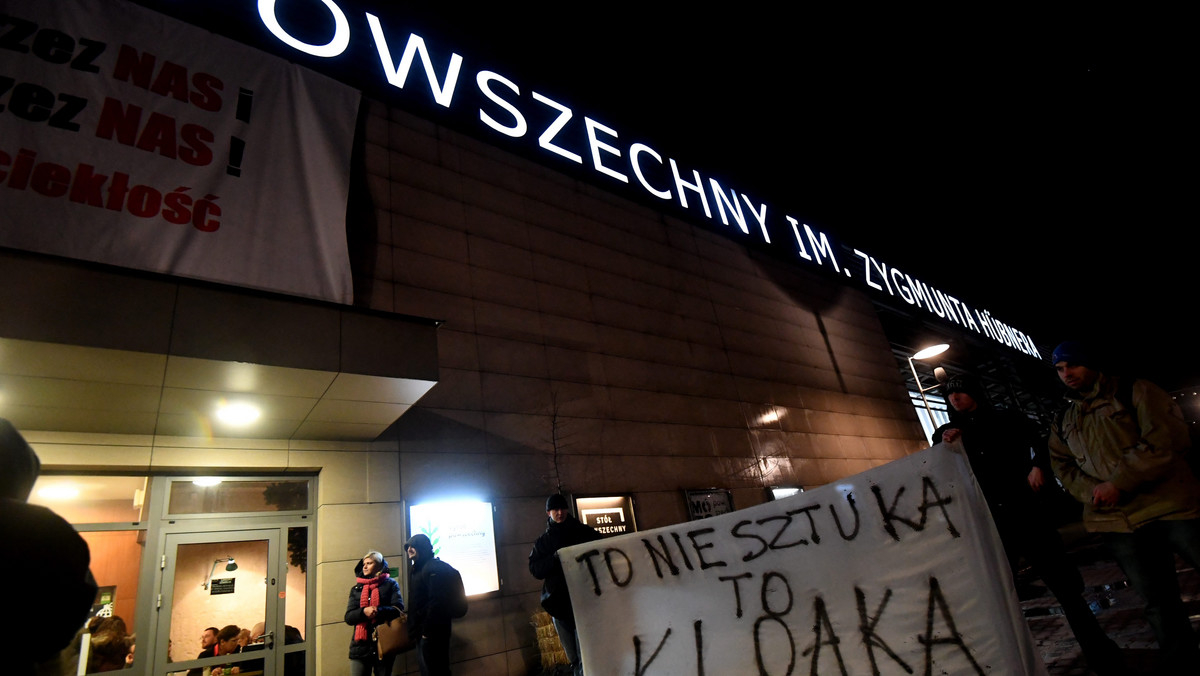 Nie planujemy odebrania dofinansowania Teatrowi Powszechnemu ani odwołania jego dyrektora - powiedział rzecznik warszawskiego Ratusza Bartosz Milczarczyk. Podkreślił, że za repertuar odpowiada dyrektor teatru, a o zniesławieniu czy obrazie uczuć religijnych decyduje sąd, a nie władze miasta.