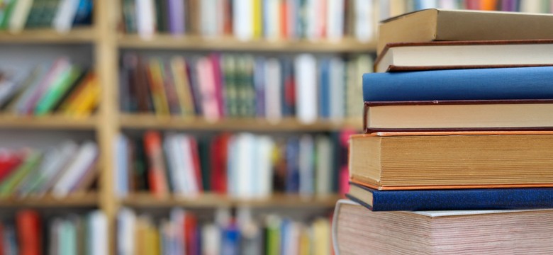 Podstępny QUIZ dla erudytów. "Ołtarz, altana, taboret." Z którego języka pochodzą te słowa?