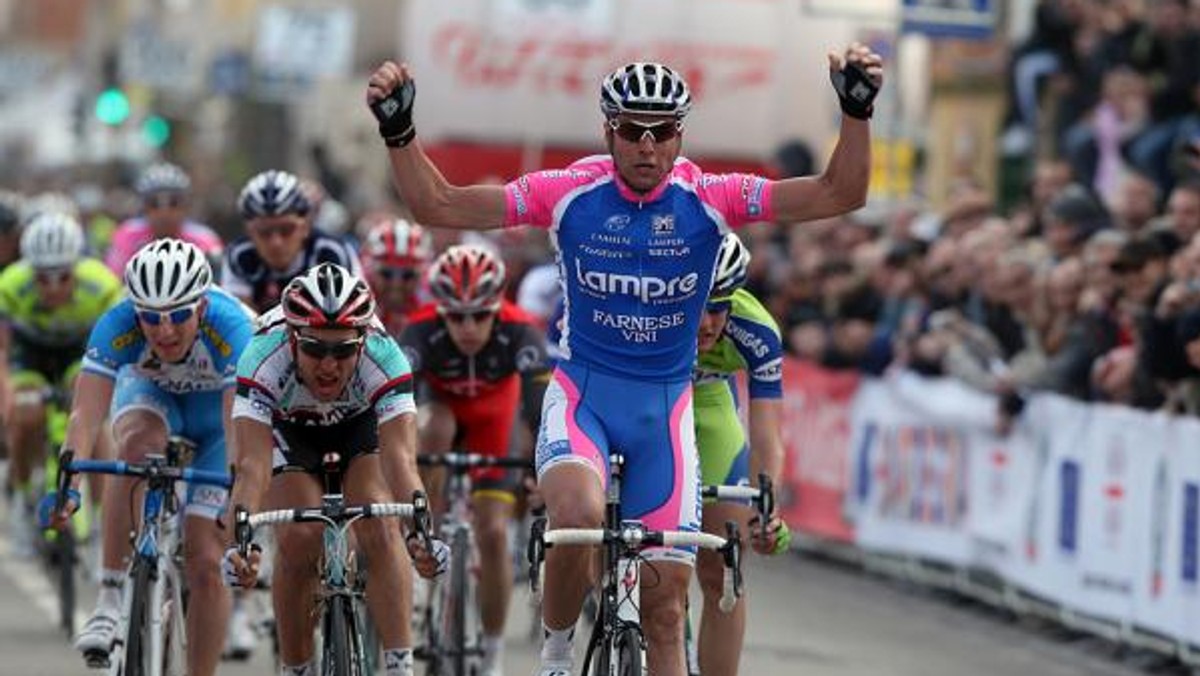 Kolarz grupy Lampre Alessandro Petacchi nadal jedzie w Tour de France, mimo że jest podejrzany o stosowanie dopingu. Nie podoba się to głównemu rywalowi Włocha do zielonej koszulki dla najlepszego sprintera Thorowi Hushovdowi.