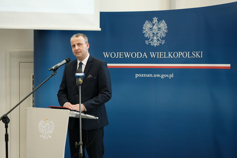 Wojewoda wielkopolski Michał Zieliński.