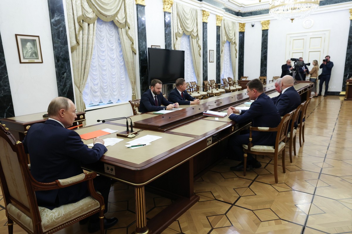 Władimir Putin przewodniczy spotkaniu w sprawie rozwoju rosyjskiego przemysłu paliwowo-energetycznego