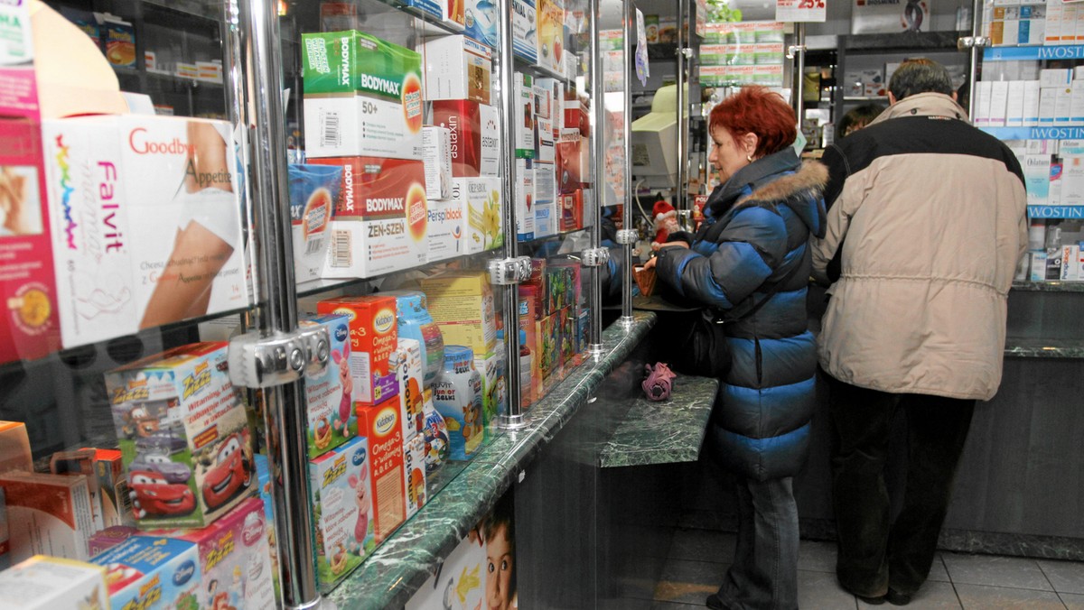 Według zapowiedzi farmaceutów w grudniu nie powinno być problemów z wykupem leków w nocy. Nie powtórzy się tym samym sytuacja z listopada, kiedy jedna z aptek wycofała się z pełnienia dyżurów.