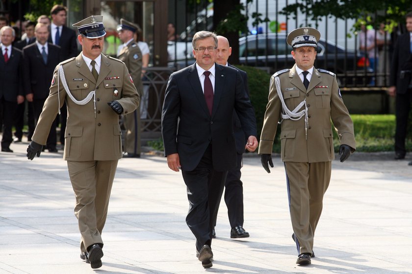 Komorowski na odchodne dał ministrom nagrody - 101 tys. zł!