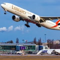Emirates nadal latają do Polski i zapowiadają rozwój nowych usług. Linia lotnicza chce być jak biuro podróży [WYWIAD]