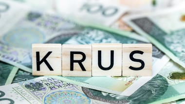 krus wypłaca dodatek dopełniający nie tylko osobom z niepełnosprawnościami. 2610,72 zł miesięcznie przysługuje także rolnikom