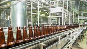 System kaucyjny spopularyzuje czy pogrzebie butelki wielorazowe?