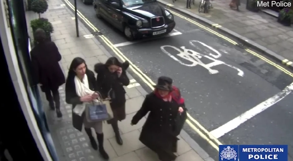 Trenutak kad je Rumunka predala dijamante saučesnicama